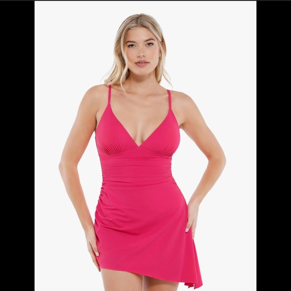 Popilush
Shapewear Ruched
Convertible One-Piece
Swimsuit NWT hot pink $130